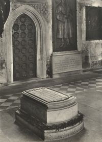 Luthers Grabstein in der Schlo&szlig;kirche Wittenberg, Luther Postkarten; 1983 DDR Postkarte Luthers Grabstein in der Schlo&szlig;kirche Wittenberg