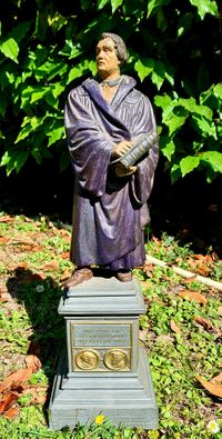 Martin &ndash; Luther &ndash; Spieluhr von 1883, Statuette des Reformators Martin Luther, Luther Figur, Luther Statuette, Luther Statue,